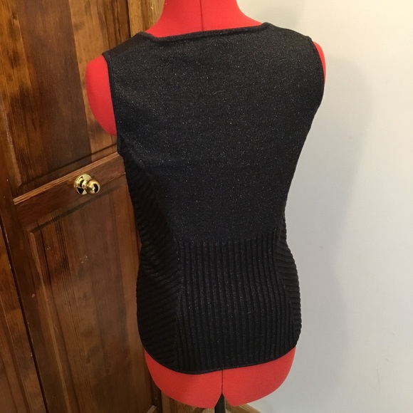 Ribbed DG2 sleeveless blouse, size XS, stretch, neckline stones, metallic sheen - Picture 3 of 4